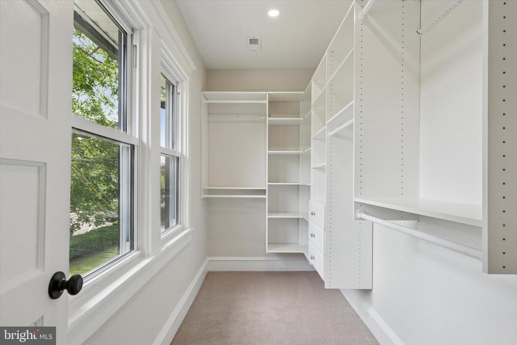 520 Brookline Blvd