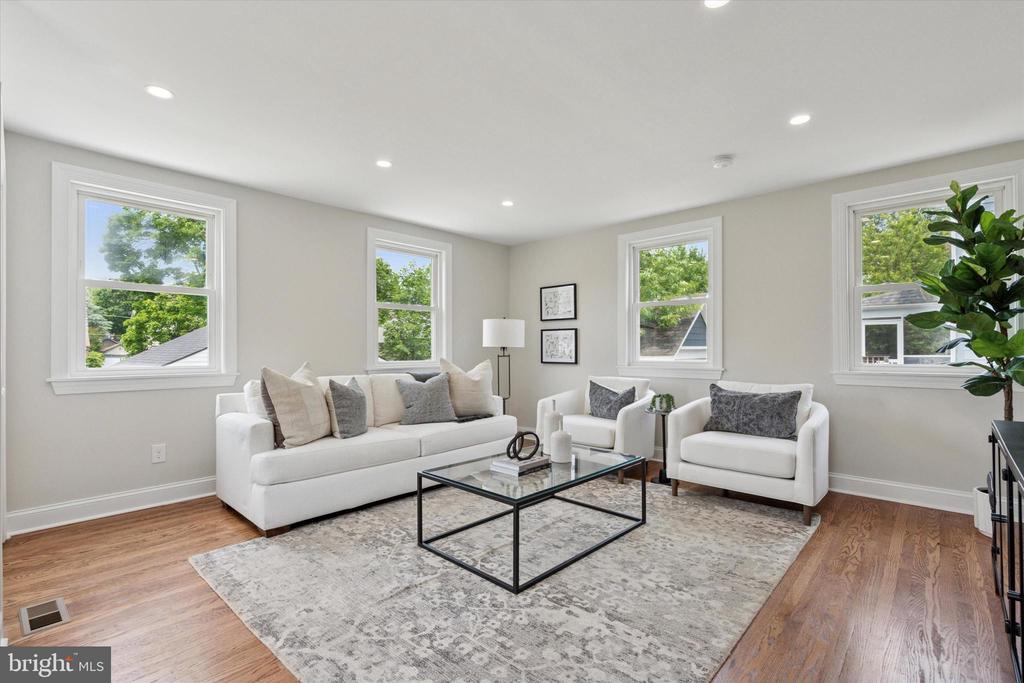 520 Brookline Blvd