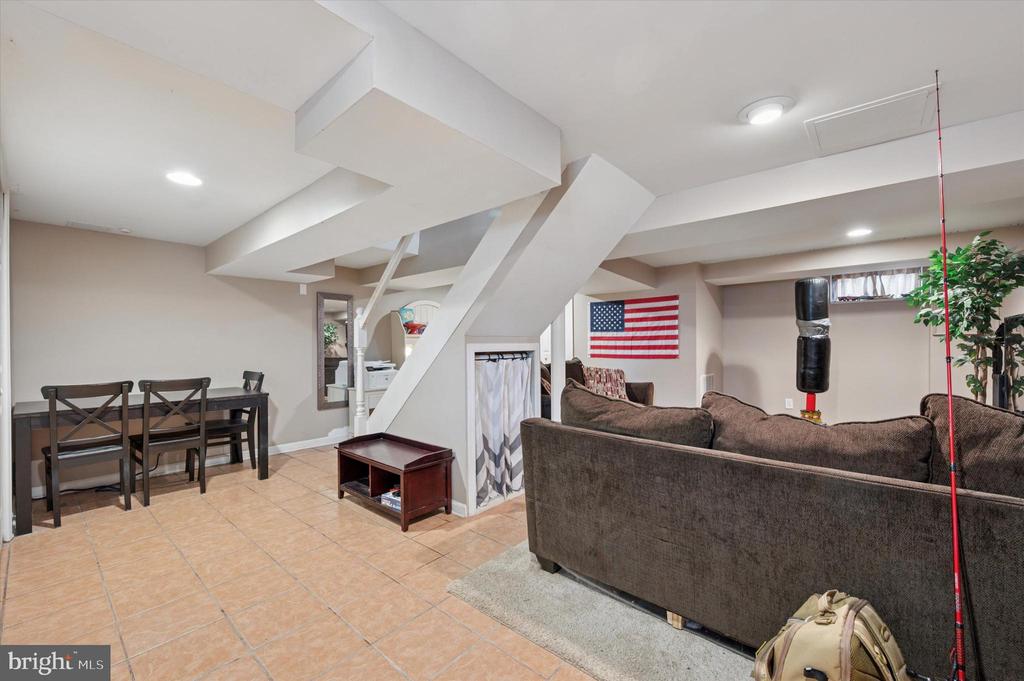 975 Old Sproul Rd