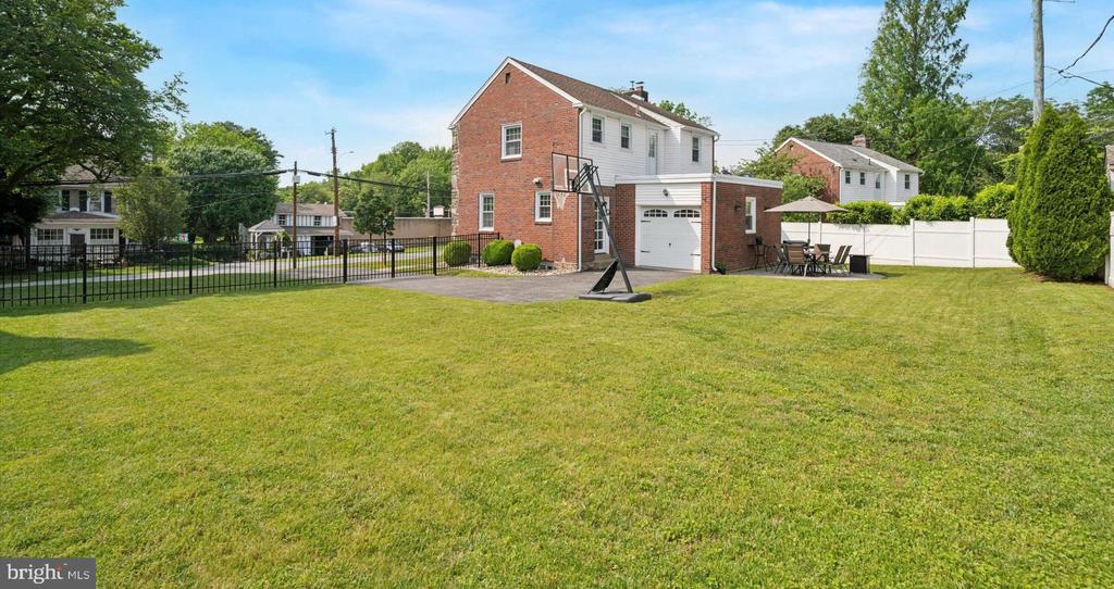 975 Old Sproul Rd
