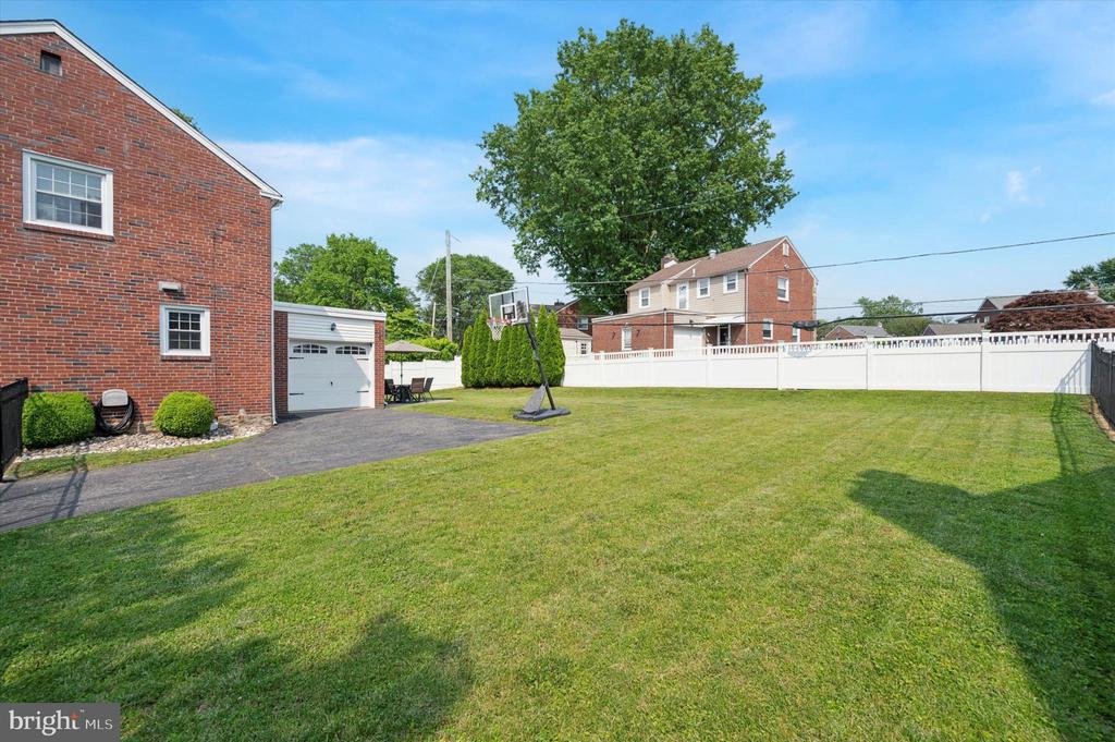 975 Old Sproul Rd