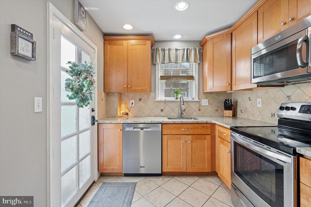 975 Old Sproul Rd
