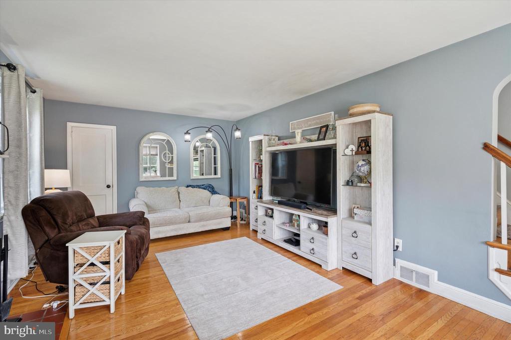 975 Old Sproul Rd