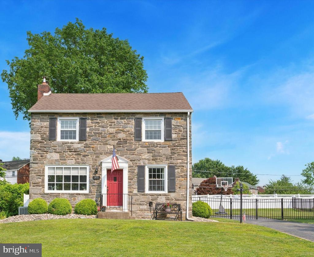 975 Old Sproul Rd