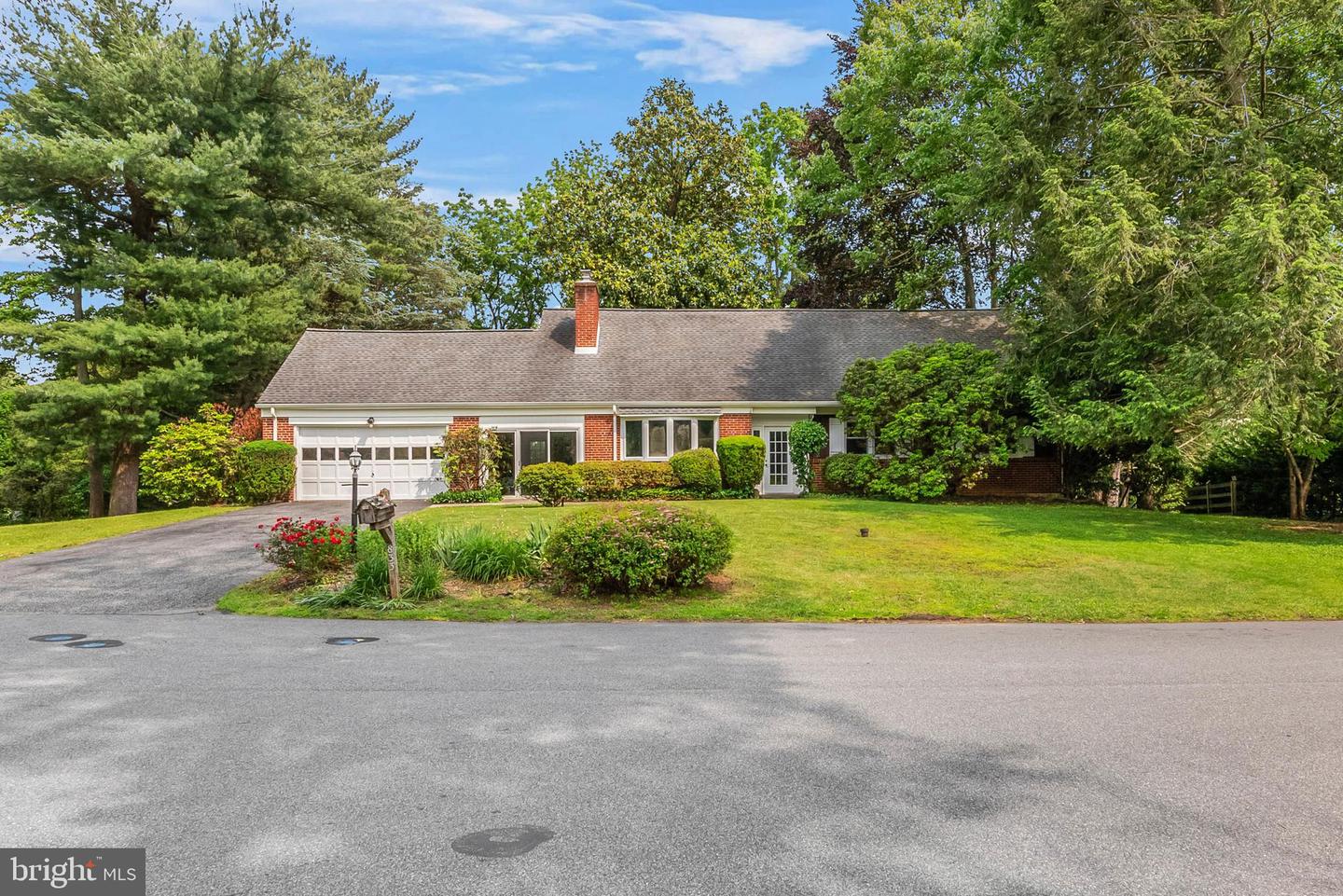 833 Parkridge Dr