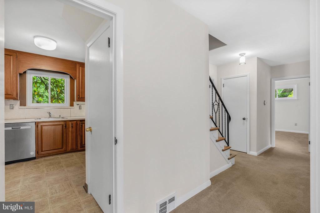 833 Parkridge Dr