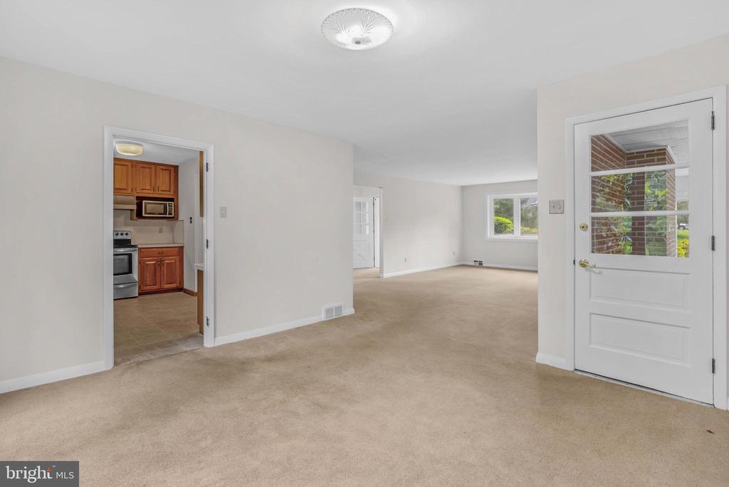 833 Parkridge Dr