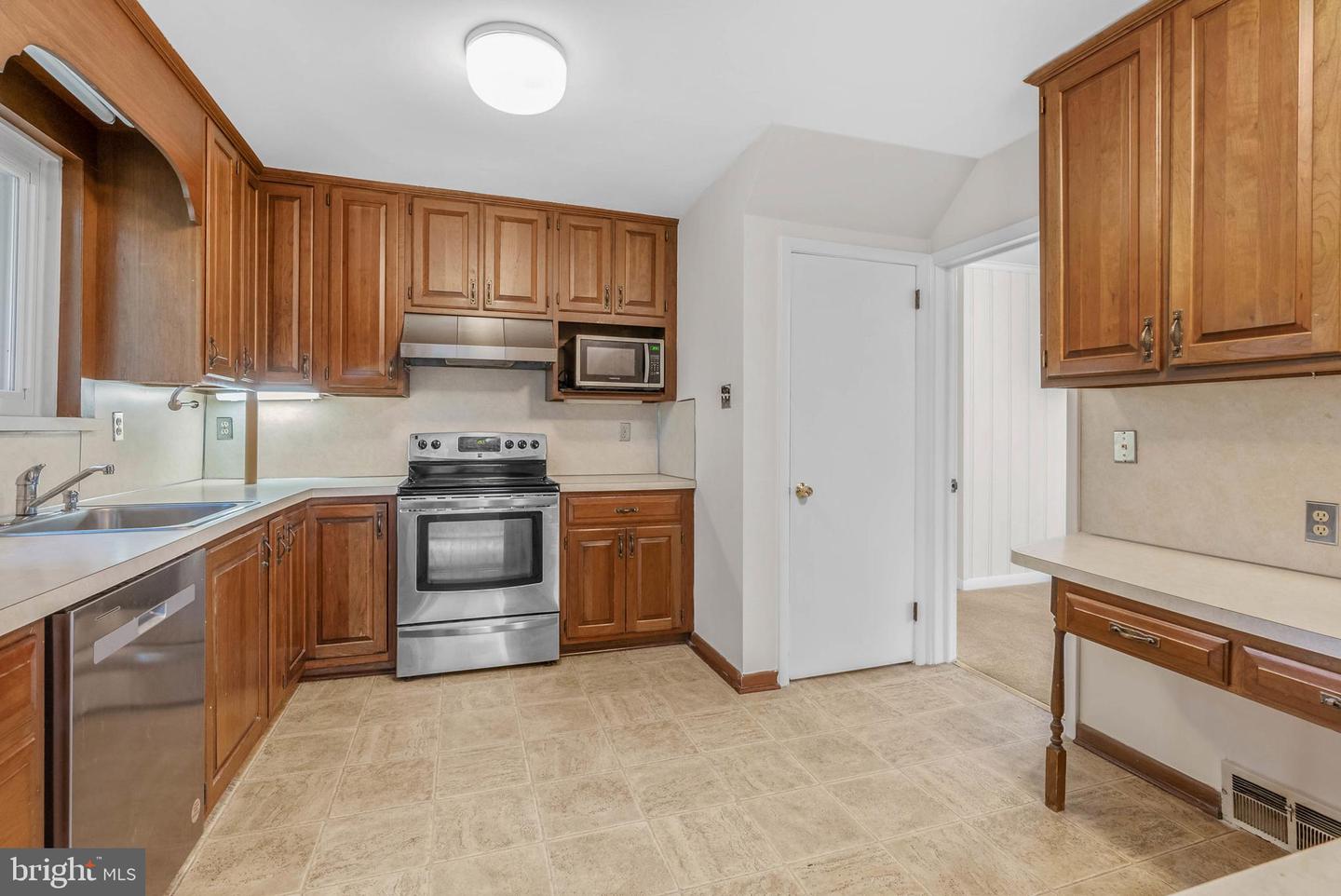 833 Parkridge Dr