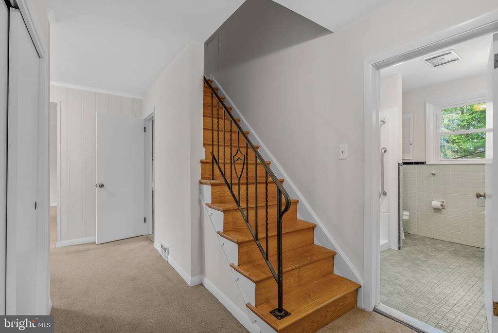 833 Parkridge Dr