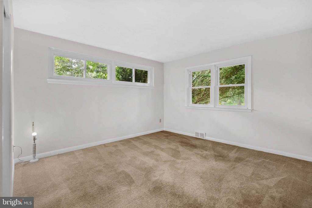 833 Parkridge Dr