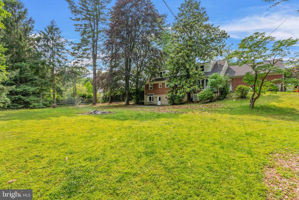 833 Parkridge Dr