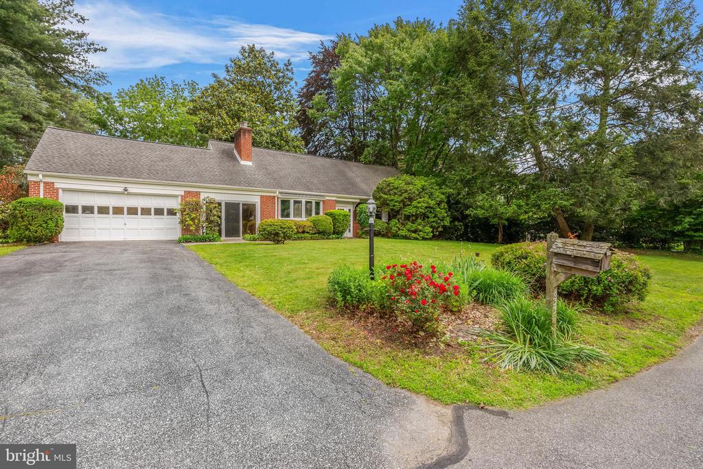 833 Parkridge Dr