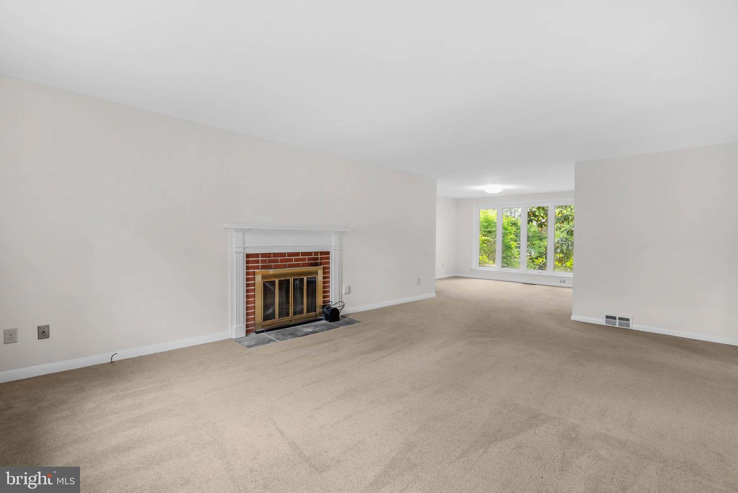 833 Parkridge Dr
