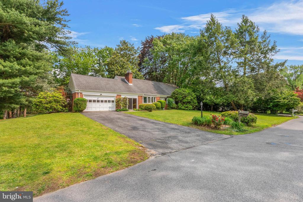 833 Parkridge Dr