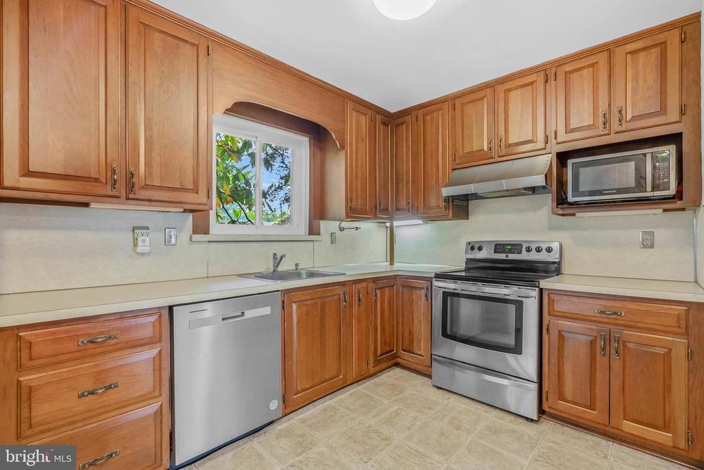 833 Parkridge Dr