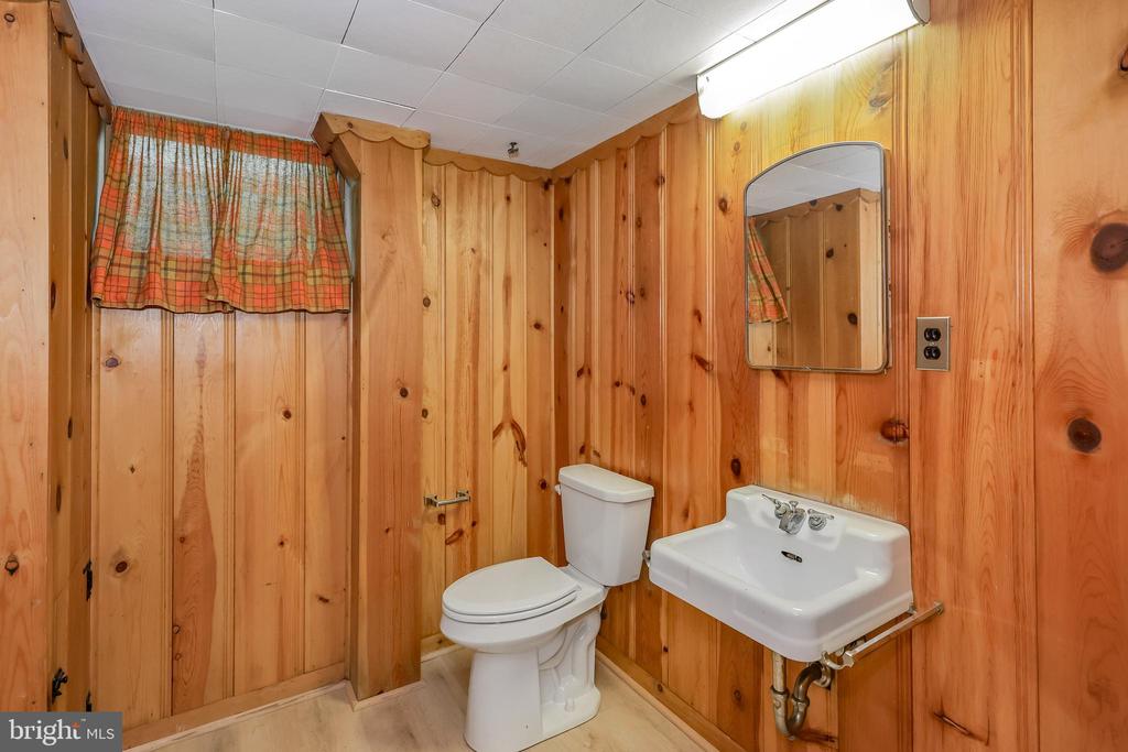 262 Ellis Rd