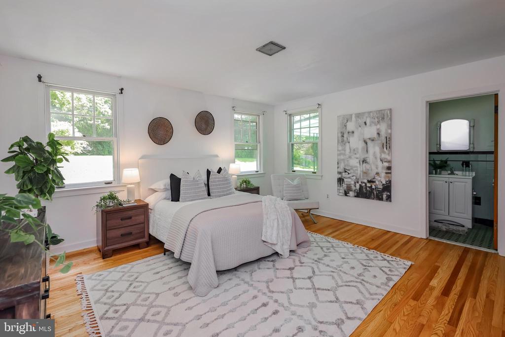 262 Ellis Rd
