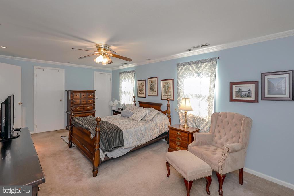 571 Rutherford Dr