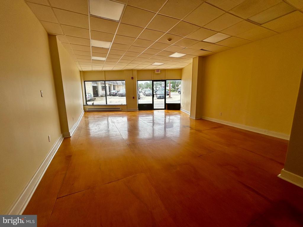 658 W Lancaster Ave