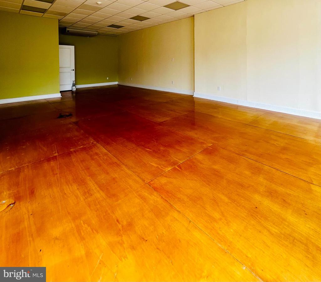 658 W Lancaster Ave