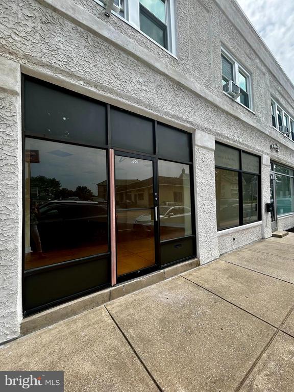 658 W Lancaster Ave