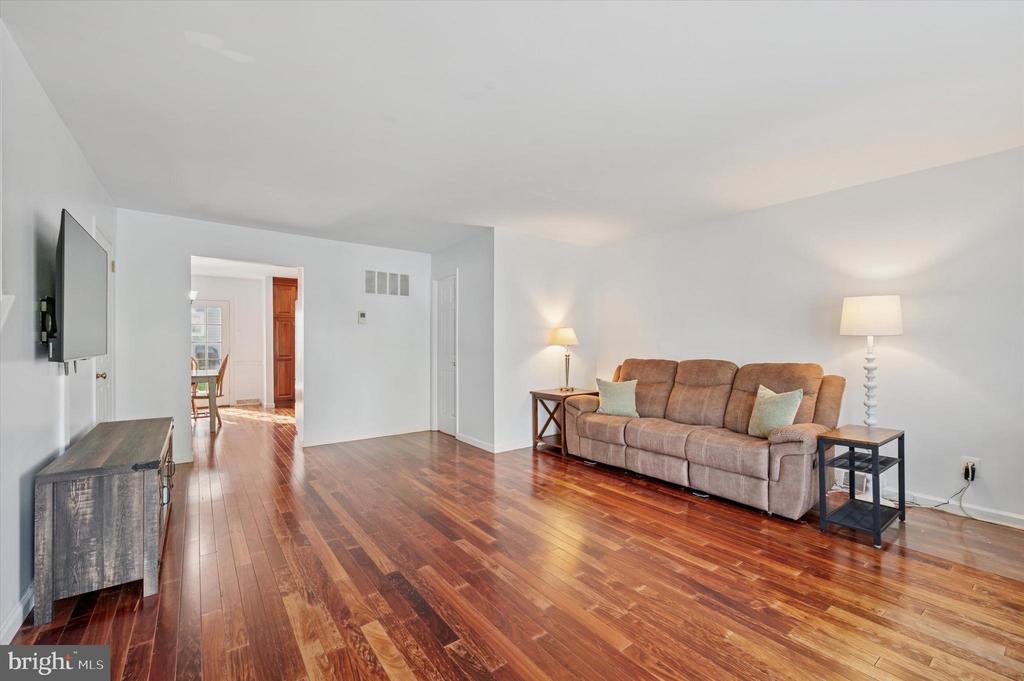 633 E WILTSHIRE DRIVE Unit: 81