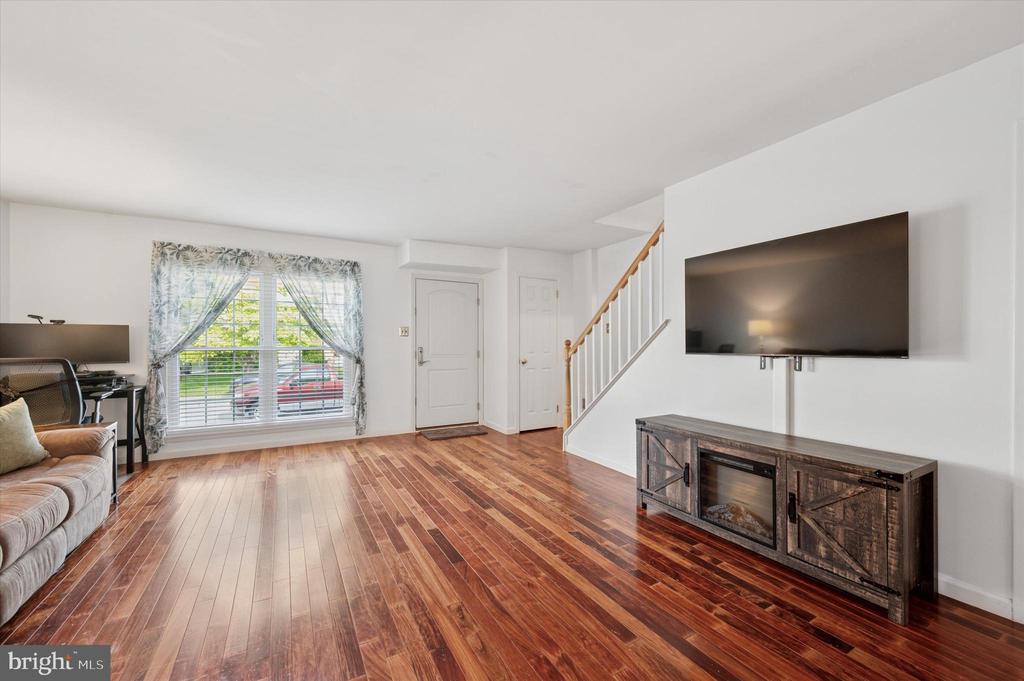 633 E WILTSHIRE DRIVE Unit: 81