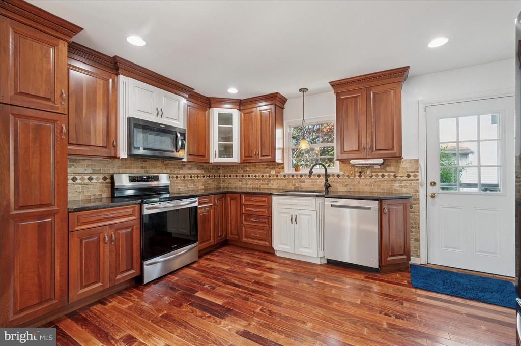 633 E WILTSHIRE DRIVE Unit: 81