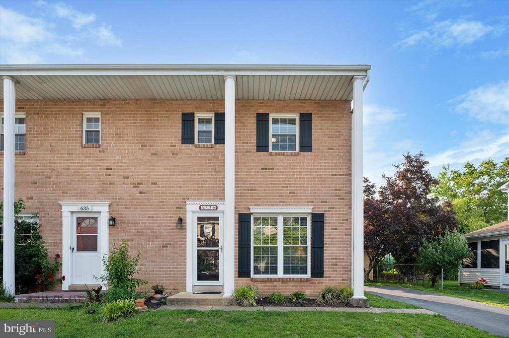 633 E WILTSHIRE DRIVE Unit: 81