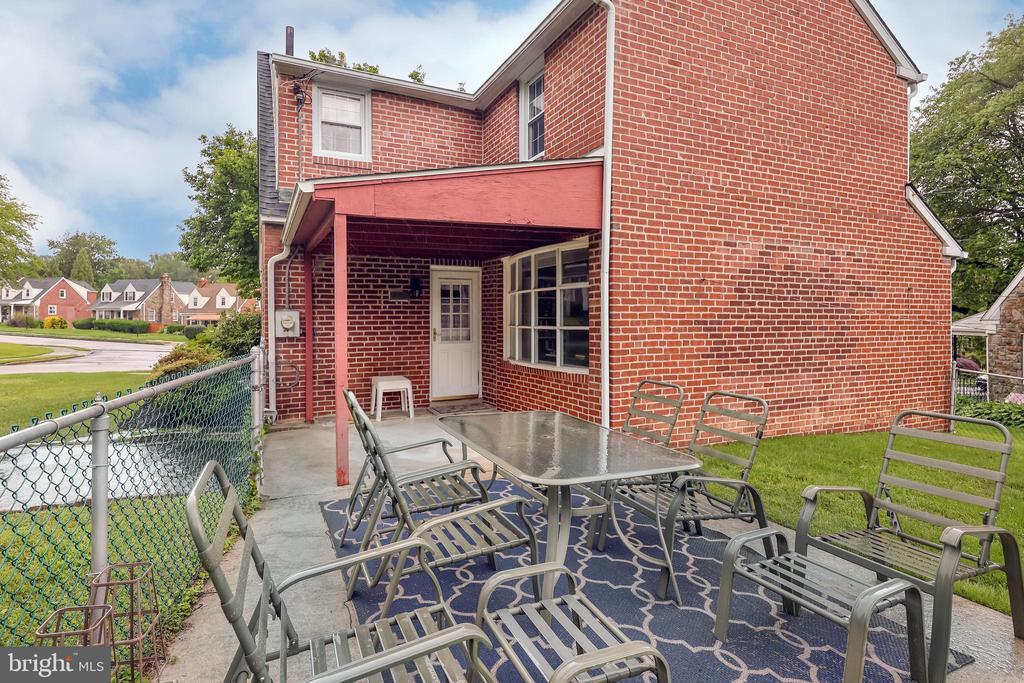 1004 Stoneybrook Dr
