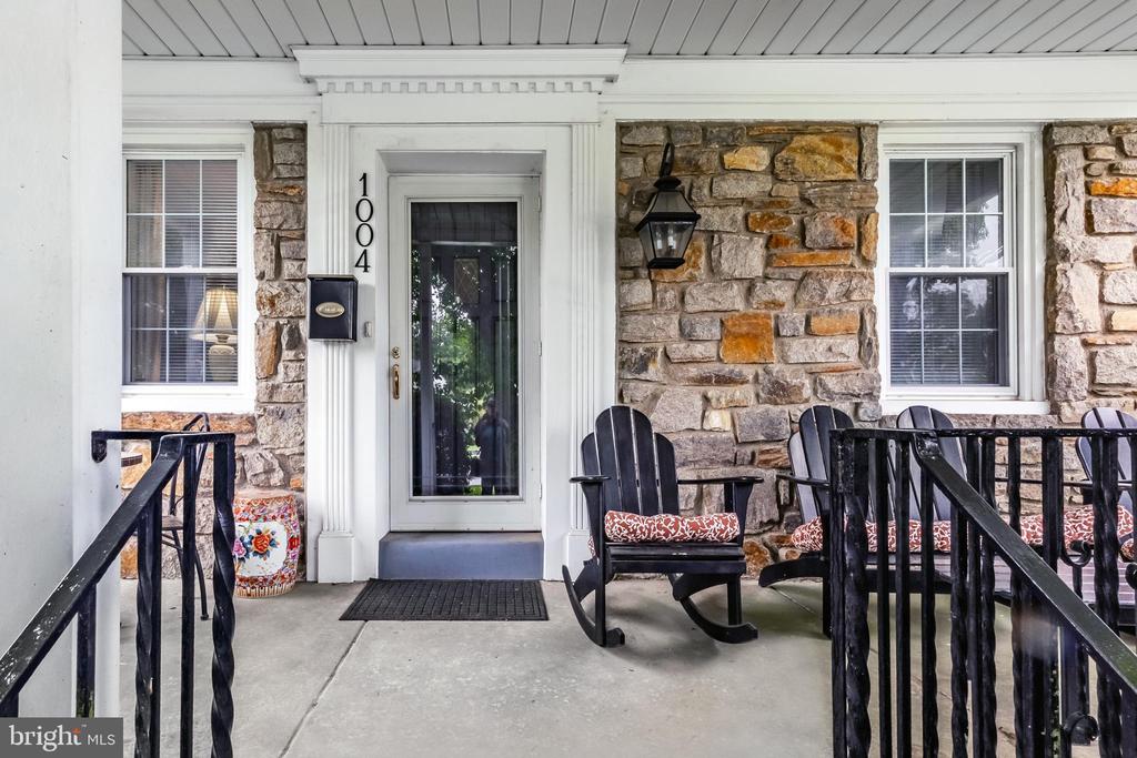 1004 Stoneybrook Dr