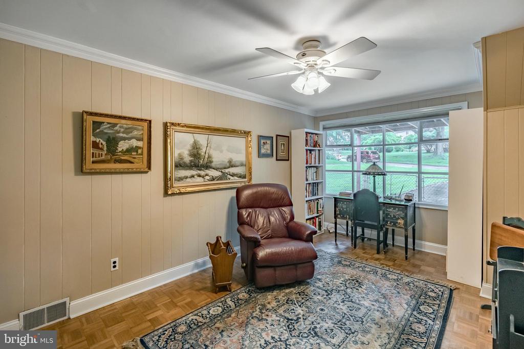 1004 Stoneybrook Dr