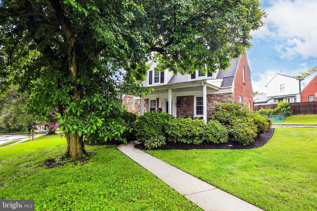 1004 Stoneybrook Dr