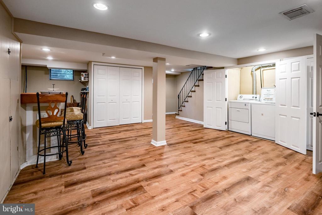 1004 Stoneybrook Dr