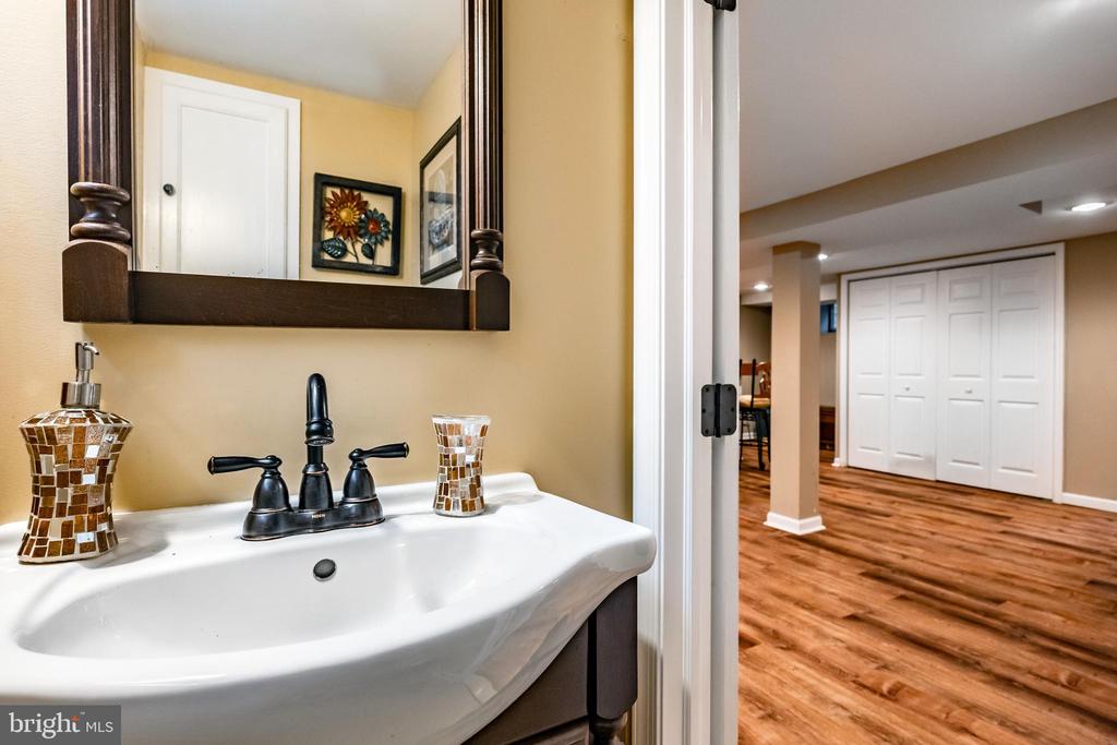 1004 Stoneybrook Dr