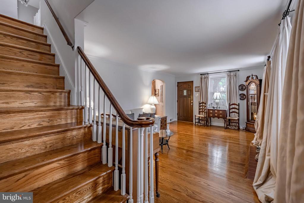 1004 Stoneybrook Dr