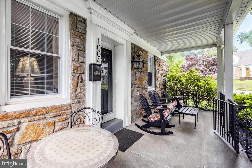 1004 Stoneybrook Dr