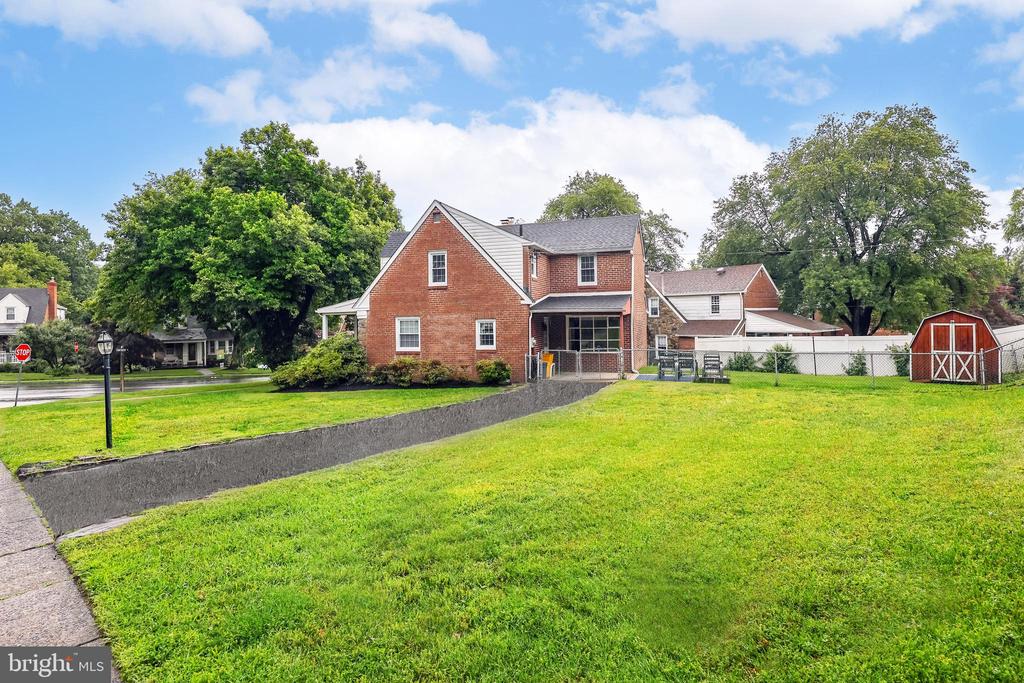 1004 Stoneybrook Dr