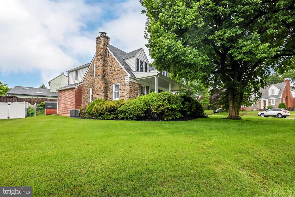 1004 Stoneybrook Dr