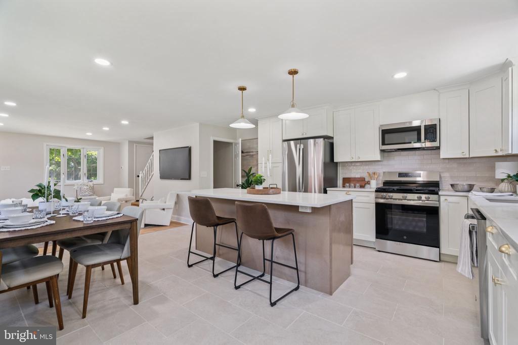 805 Windsor Cir