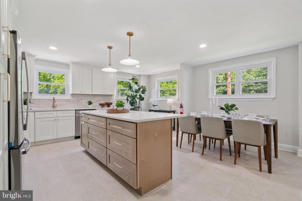 805 Windsor Cir