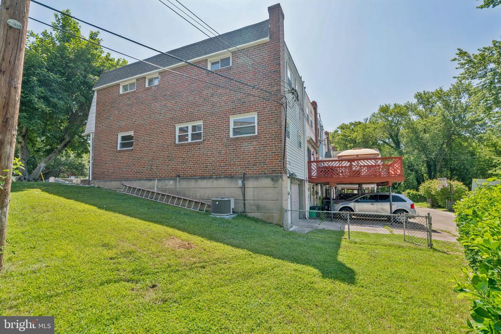 805 Windsor Cir