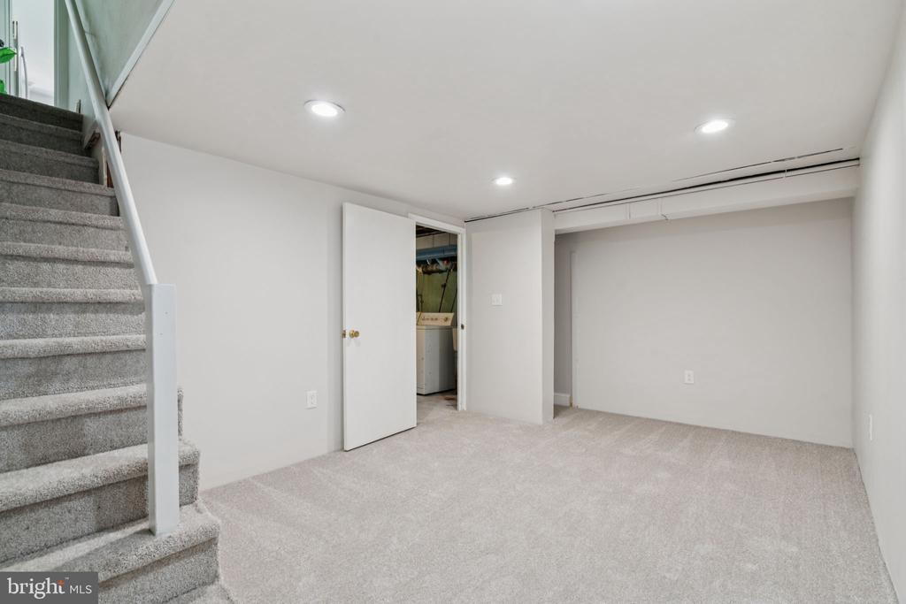 805 Windsor Cir