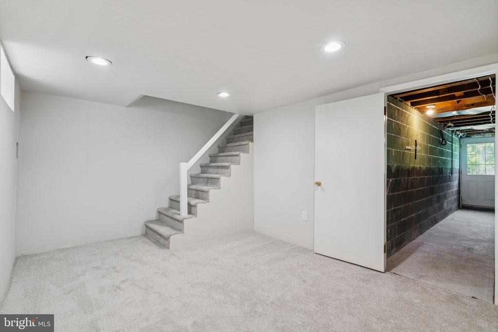 805 Windsor Cir