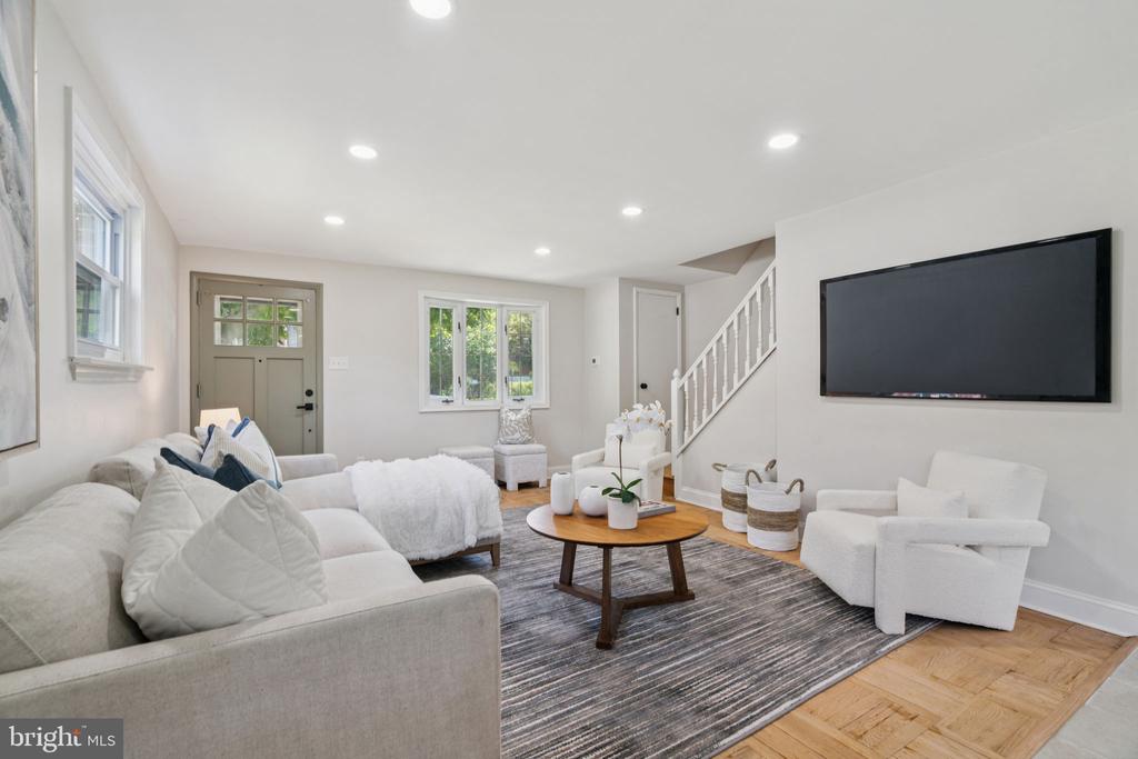 805 Windsor Cir