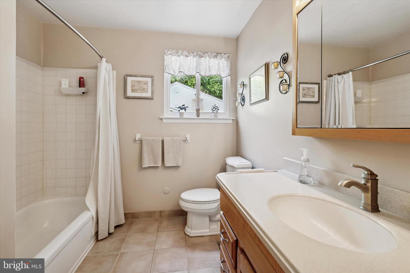 345 Ellis Rd