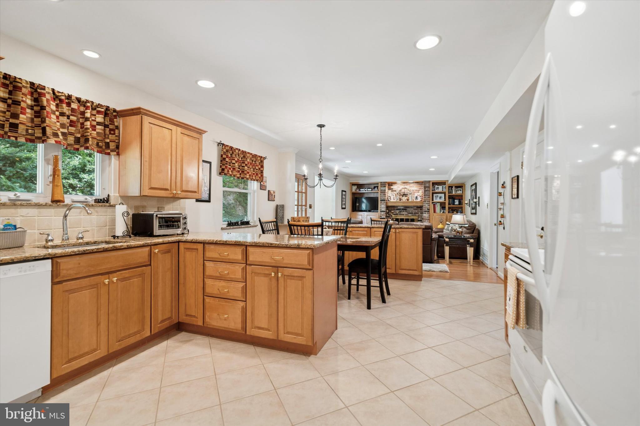 345 Ellis Rd