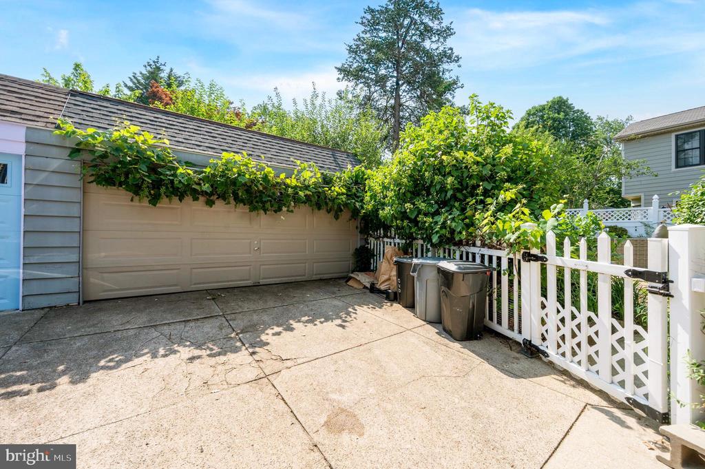 828 TURNER AVENUE