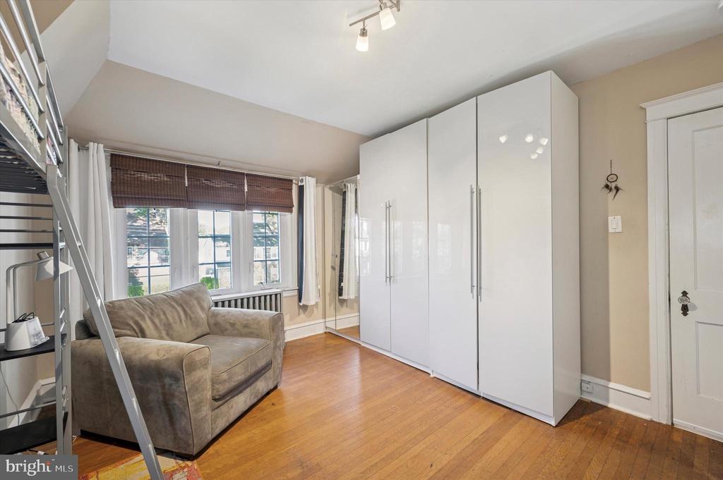 828 TURNER AVENUE