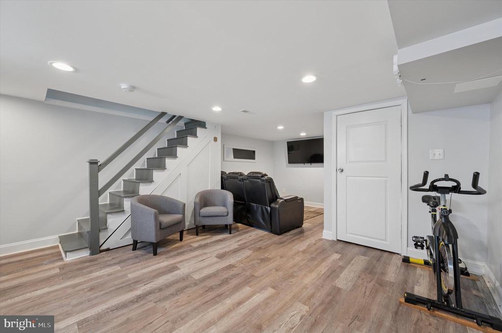124 S Academy Ave